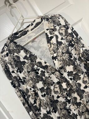 ISAAC MIZRAHI Floral Button-Front Cardigan in Black & Cream